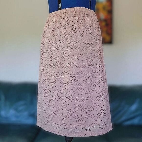 Vtg handmade blush pink embroidered cutwork lace midi skirt - Picture 4 of 11